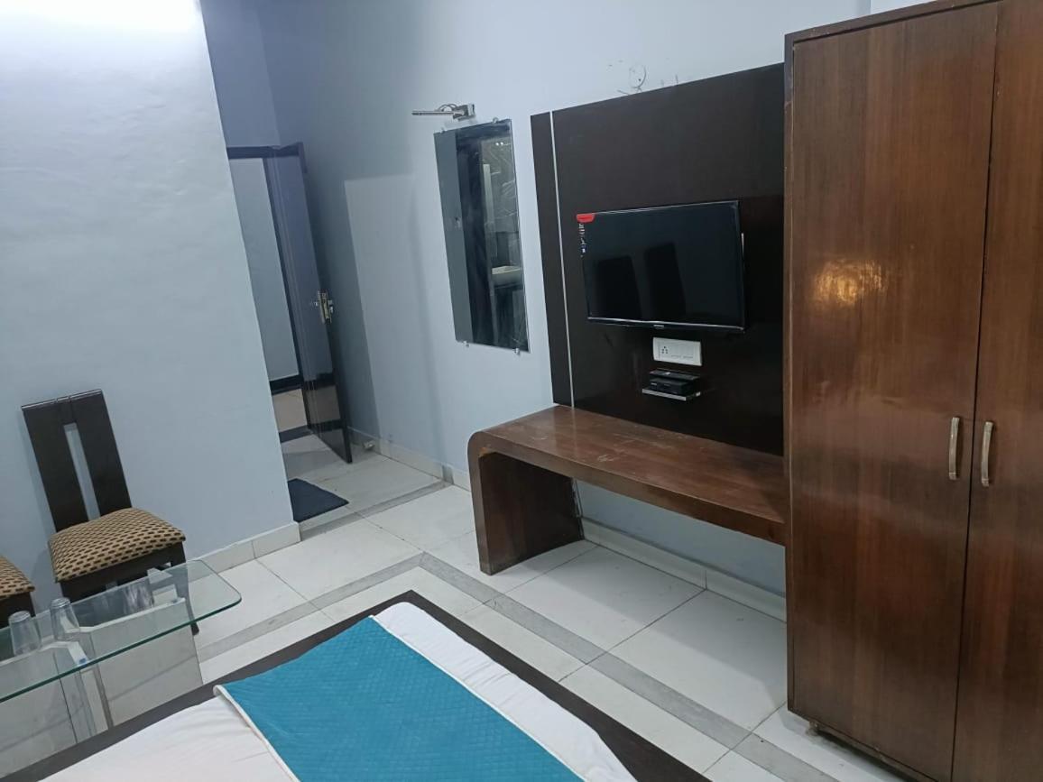 Mahoba Hotel Krishna Residency מראה חיצוני תמונה