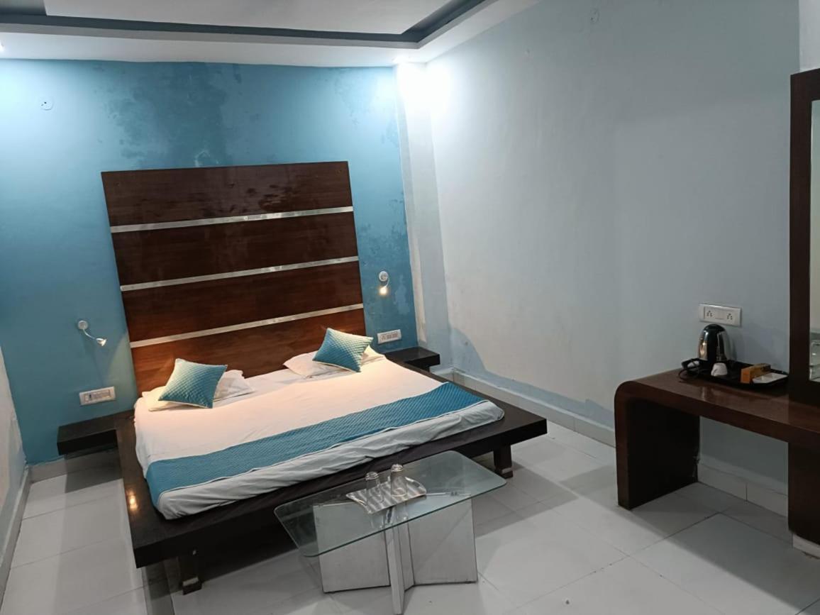 Mahoba Hotel Krishna Residency מראה חיצוני תמונה
